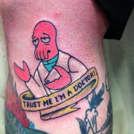 ثق بنا ، نحن محترفون. ما لم يكن فنانك هو Zoidberg ، هذا هو. ثق في فنانك لاتخاذ القرارات الصحيحة عندما يتعلق الأمر بتصميم / إنشاء الوشم الخاص بك. هذا ما يفعلونه من أجل لقمة العيش ، بعد كل شيء. يمكن أن يكون التشكيك في كل جانب من جوانب عمليتهم مهينًا.