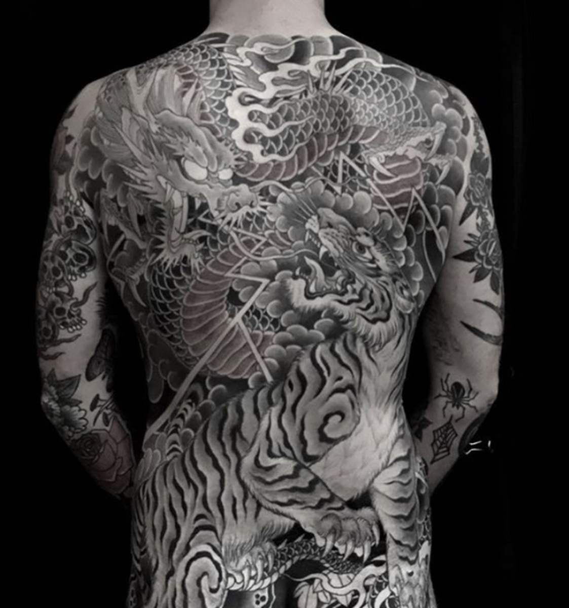 tätowierung, tätowierer, tätowierungsdesign, tattooinspiration, tätowierungskunst, japanisches tattoo, eingefärbt, inkedmag