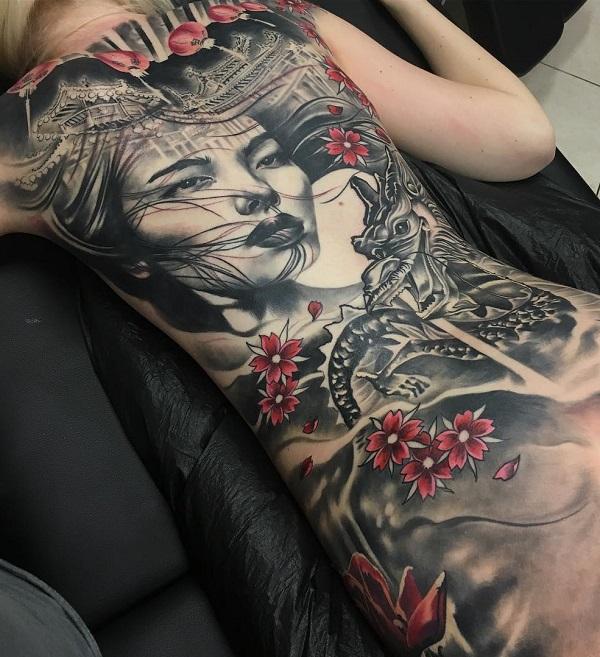 Japanisches Mädchen am Rücken Tattoo