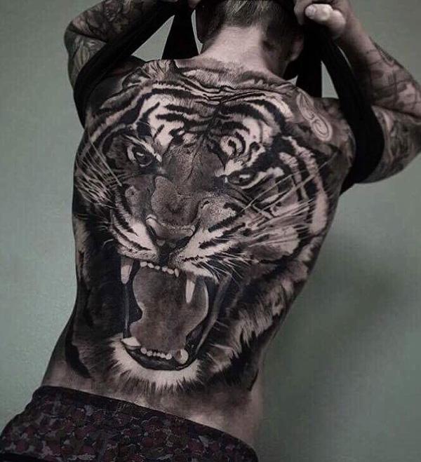 Tiger Tattoo am ganzen Rücken