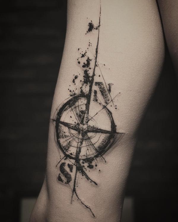 Dotwork der Kompassrose am Arm