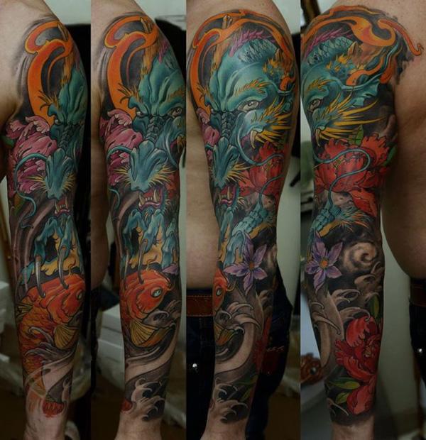 Pánské tetování s barevnými rukávy s dračími a kio rybami
