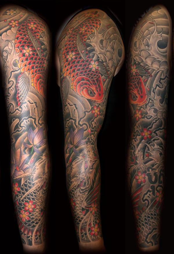 Armtattoo mit Drachen und Koi-Fischen