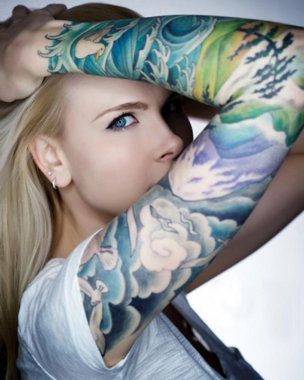Wave and cloud tattoo v japonském stylu na plné paži pro ženy
