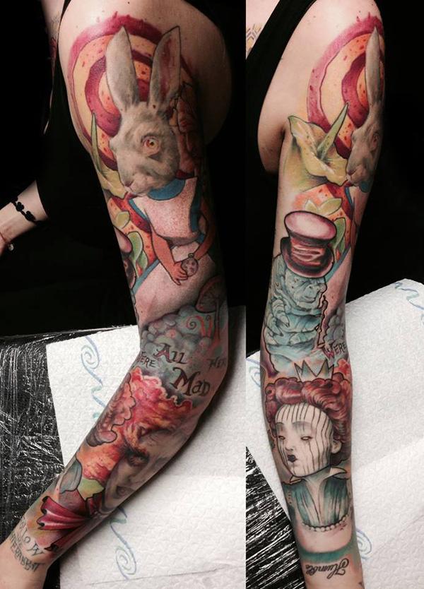 Alice im Wunderland Tattoo am ganzen Ärmel