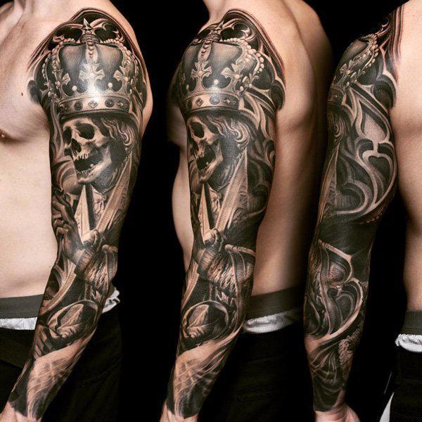 89-Tetování lebky a korunního rukávu