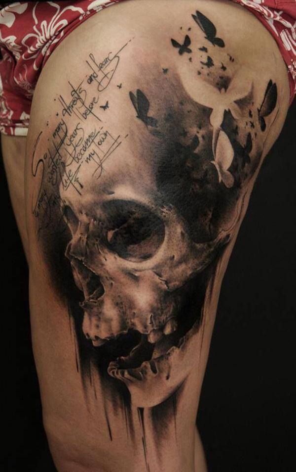 Schmetterlinge und Totenkopf Tattoo