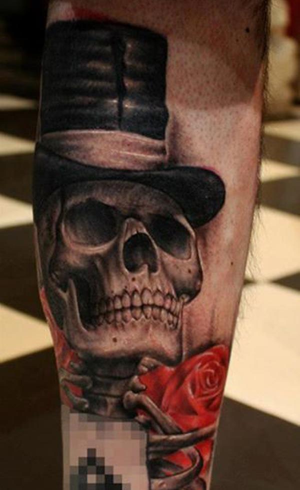 Gentleman Tattoo mit Totenkopf