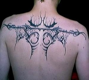 100 nejlepších návrhů kmenových tetování pro muže a ženy