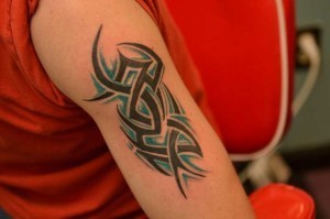 100 besten Tribal Tattoo Designs für Männer und Frauen