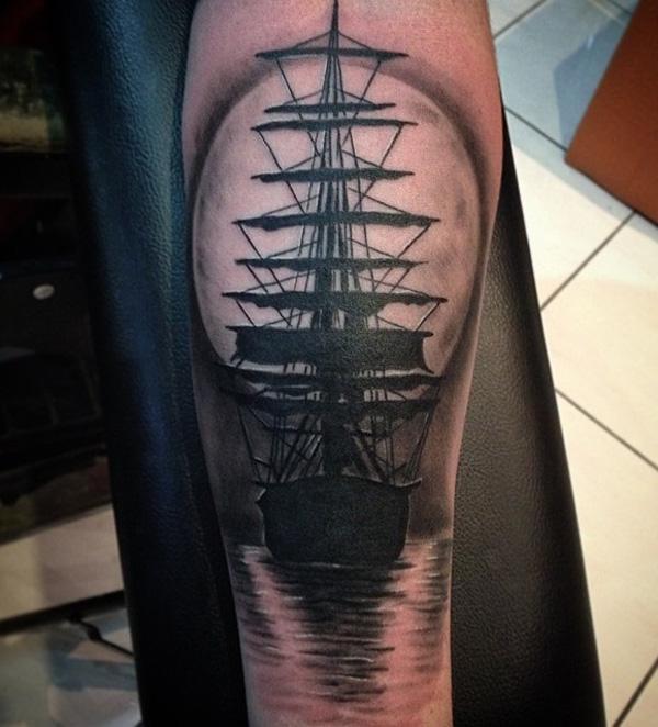 Loď s měsíčním tetováním-68
