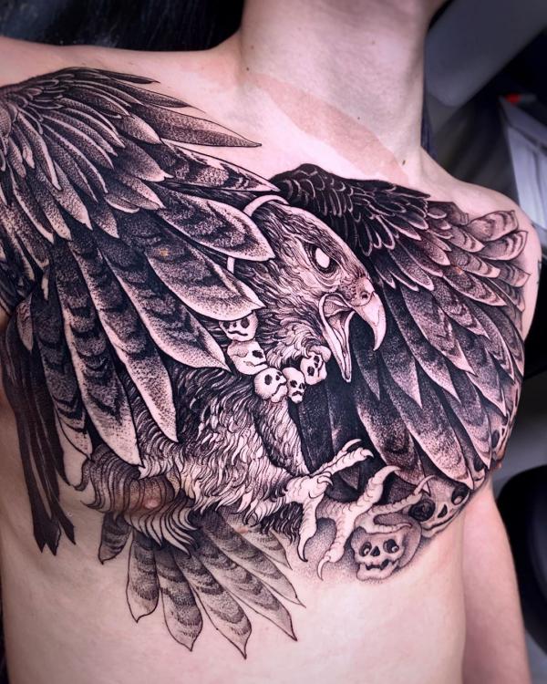 Schwarz-graues Falken Tattoo