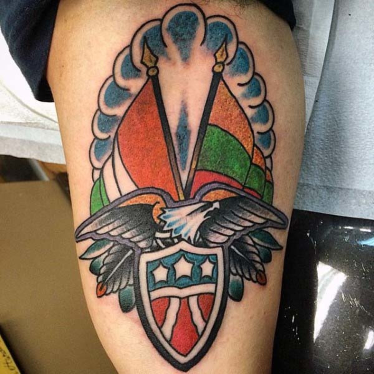 irische-flagge-mens-old-school-bein-tattoo-designs