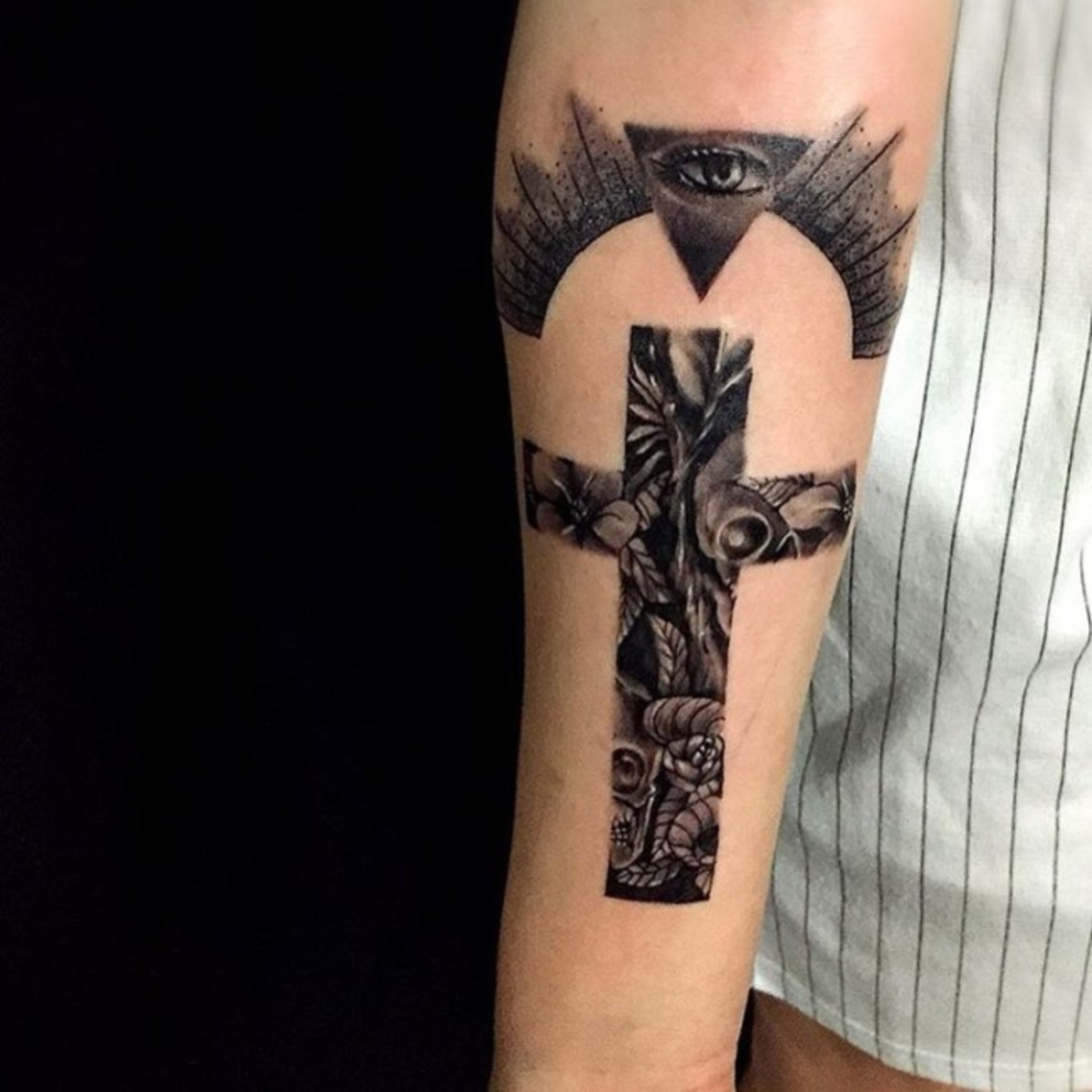 Kreuz-Tattoo-10-650x650