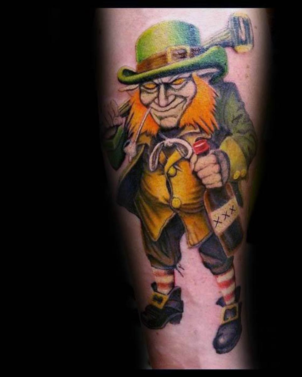 künstlerisch-männlicher-kobold-tattoo-ideen-auf-unterarm