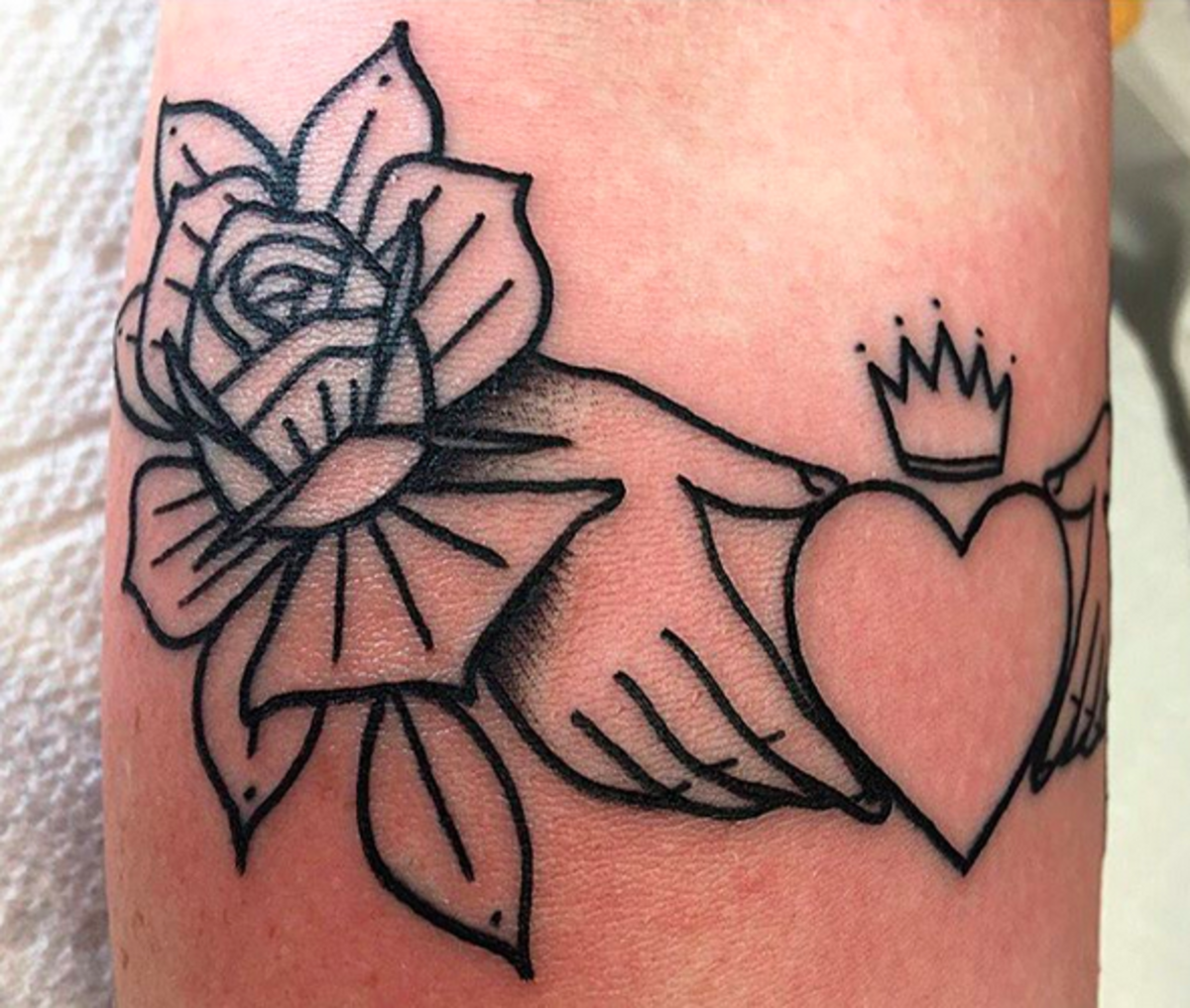 Irish Tattoos, Irish Tattoos für Männer, Irish Tattoos für Frauen, Celtic Tattoos, Four-Leaf Clover Tattoos, St. Patricks Day, St Patricks Day Tattoos, Claddagh Tattoos, Wolf Tattoos, Irish Tattoo Inspiration, Leprechaun Tattoos, Gaelic Tattoos, INKED