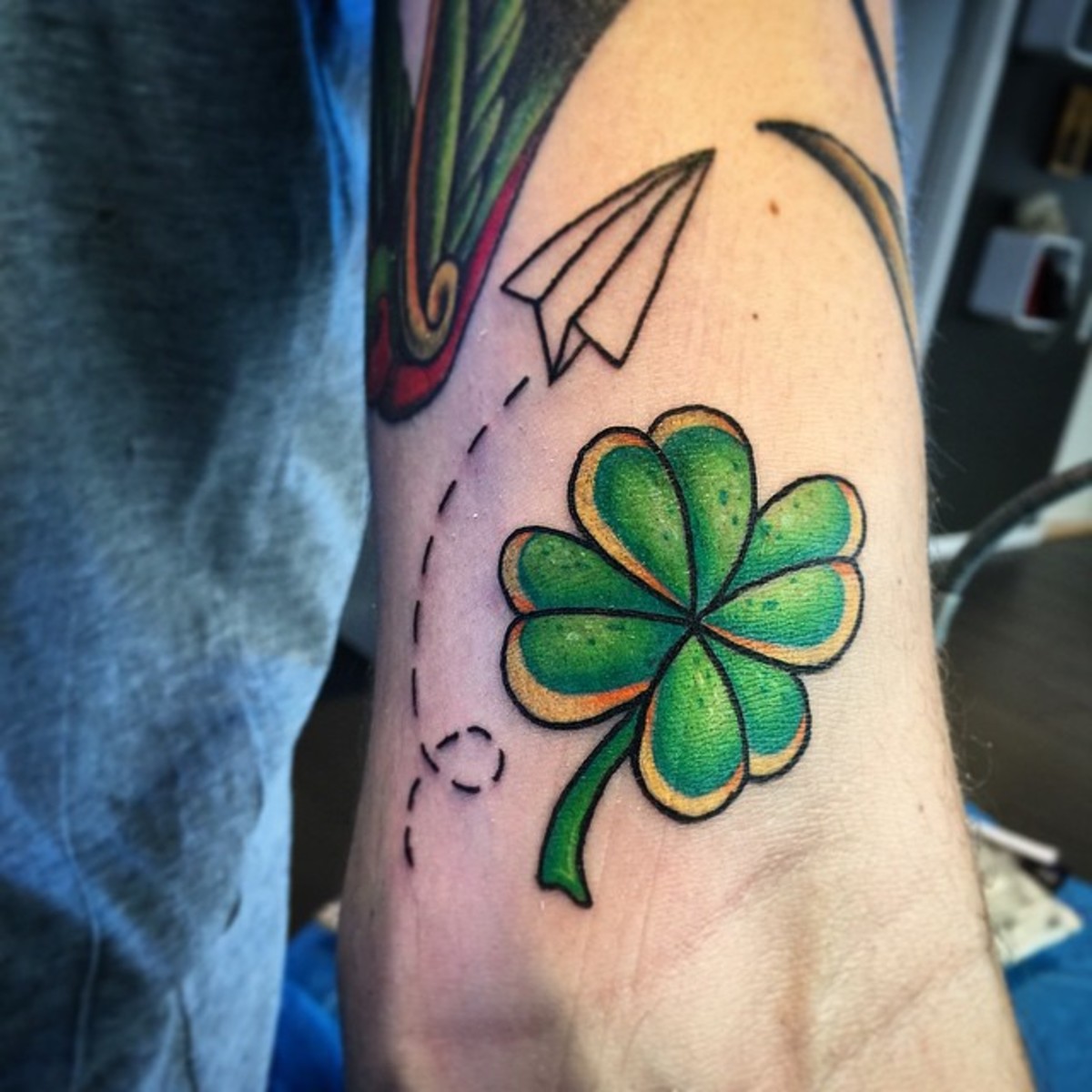 Irské tetování, keltské tetování, tetování čtyřlístků, den svatého Patrika, tetování na den svatého Patrika, tetování claddagh, tetování vlka, irské tetování, tetování skřítek, gaelské tetování, INKED