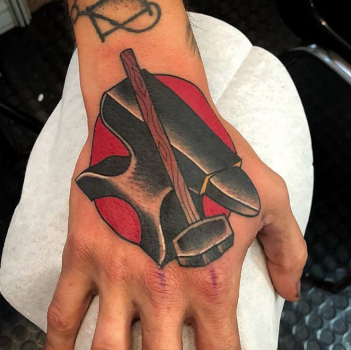 Tattoo, Tätowierer, Tattoo-Idee, Tattoo-Design, Tattoo-Inspiration, Tattoo-Kunst, Tattoo für Männer, Männer-Tattoo, eingefärbt, inkedmag