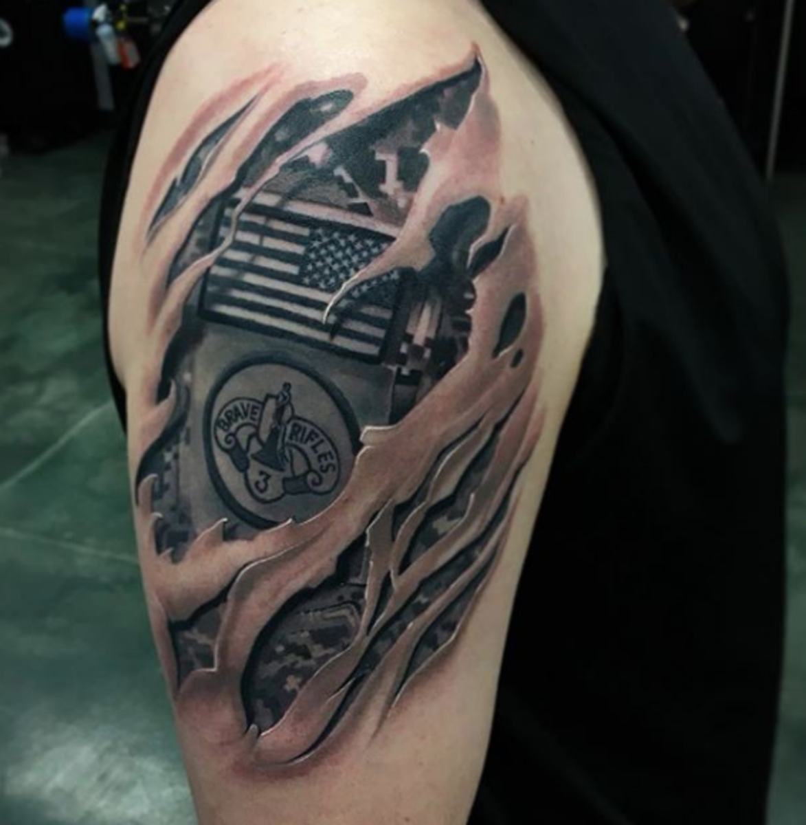 Tattoo, Tätowierer, Tattoo-Idee, Tattoo-Design, Tattoo-Inspiration, Tattoo-Kunst, Tattoo für Männer, Männer-Tattoo, eingefärbt, inkedmag