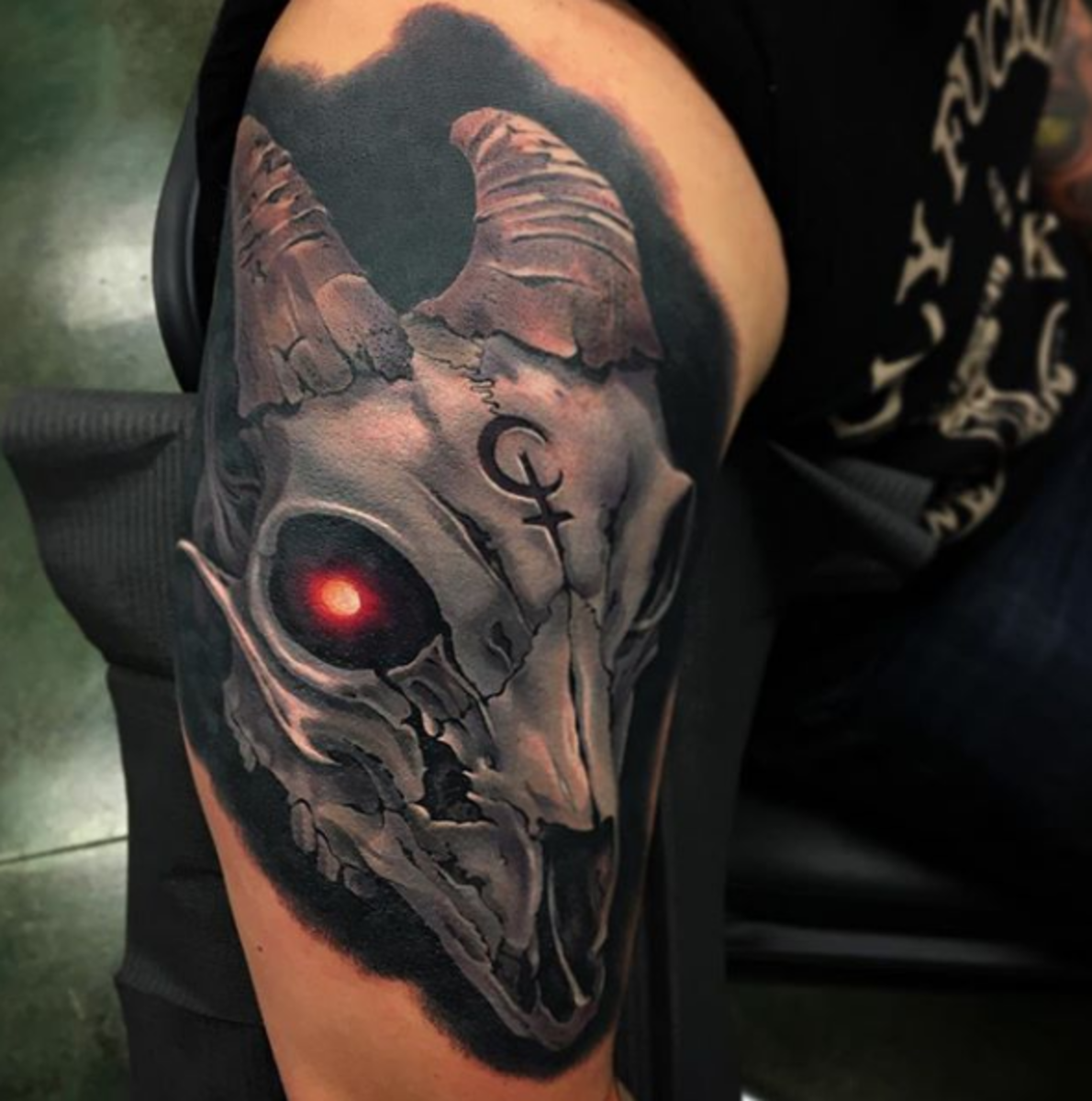 Tattoo, Tätowierer, Tattoo-Idee, Tattoo-Design, Tattoo-Inspiration, Tattoo-Kunst, Tattoo für Männer, Männer-Tattoo, eingefärbt, inkedmag