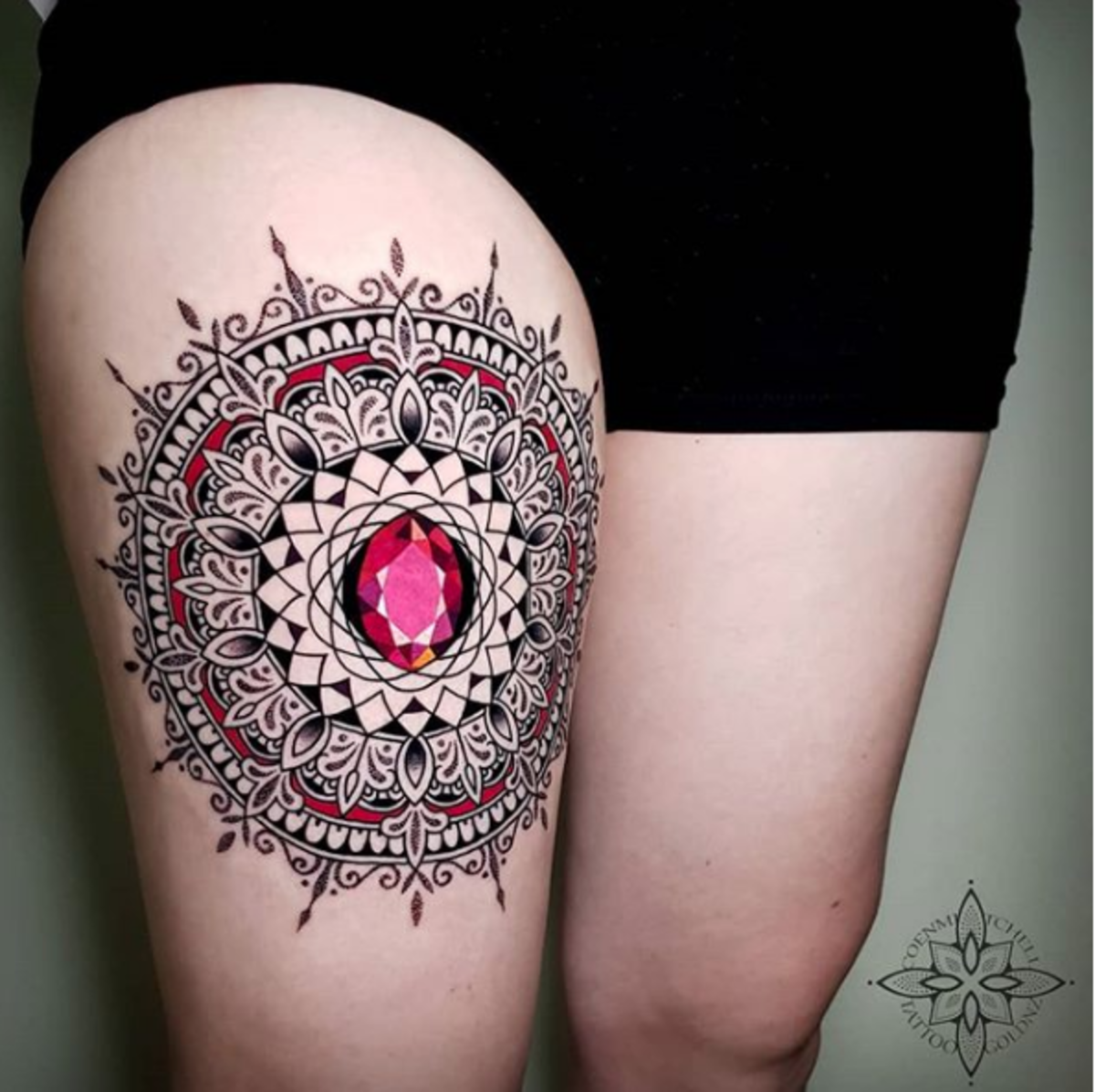 tattoo, tätowierer, tattoo-idee, tattoo-inspiration, tattoo-design, eingefärbt, inkedmag, tattoo für frauen, frauen tattoo