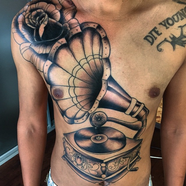 101 geniale Musik-Tattoos, die Sie selbst bekommen möchten