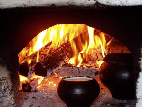 la leña está ardiendo