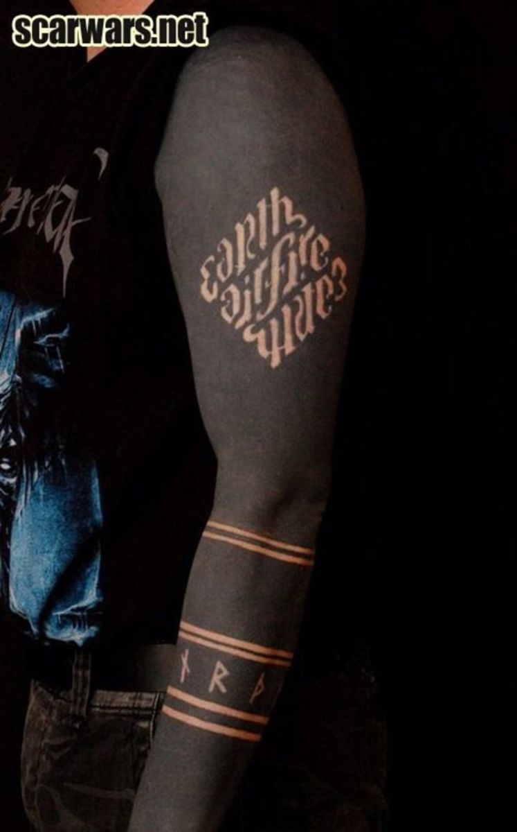 černé tetování a skarifikace 4
