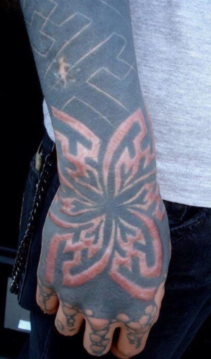 černé tetování a skarifikace 6