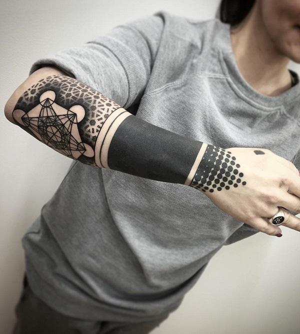 Cool blackwork tetování na foreatm