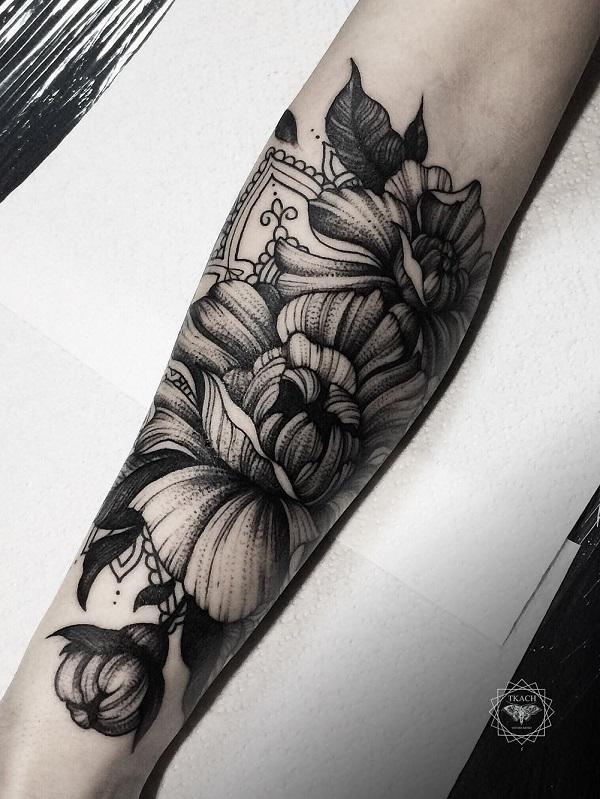 Dotwork Tattoo Pfingstrose Blumen auf frearm