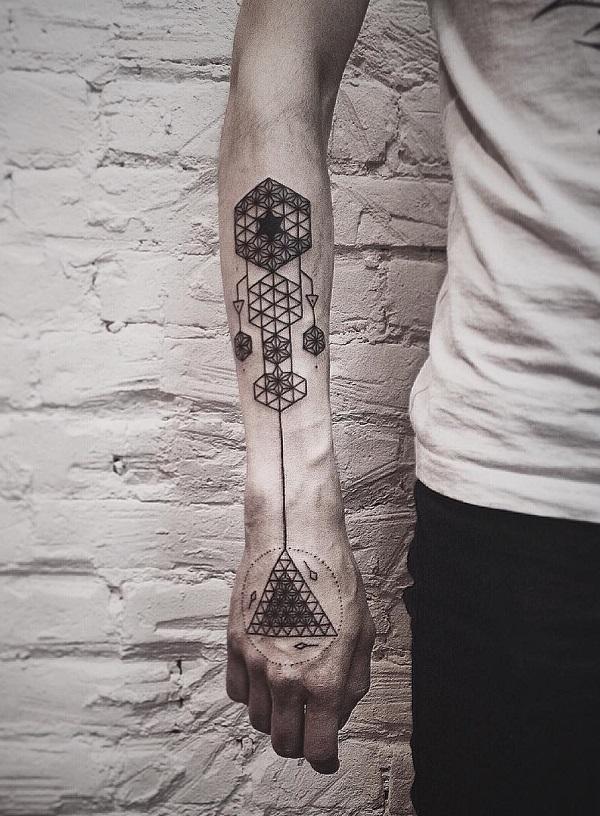 Abstraktní geometrický inkoust na předloktí pro muže