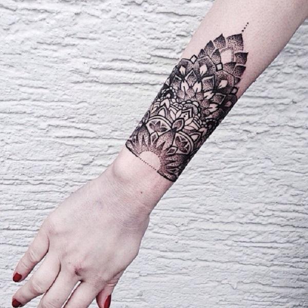 Mandala dotwork tetování