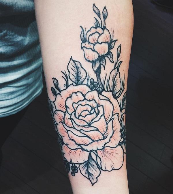 Růžová růže skica tetování na předloktí