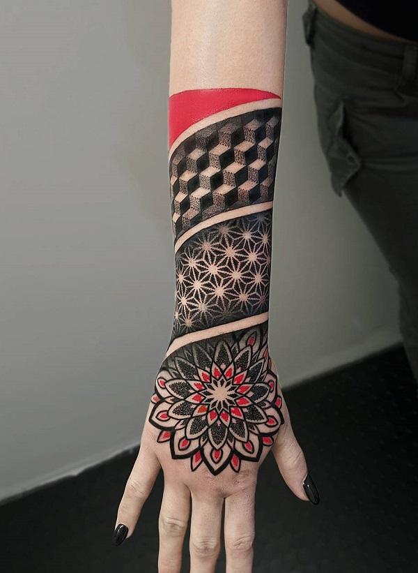 Blackwork integrující geometrické a mandalové vzory