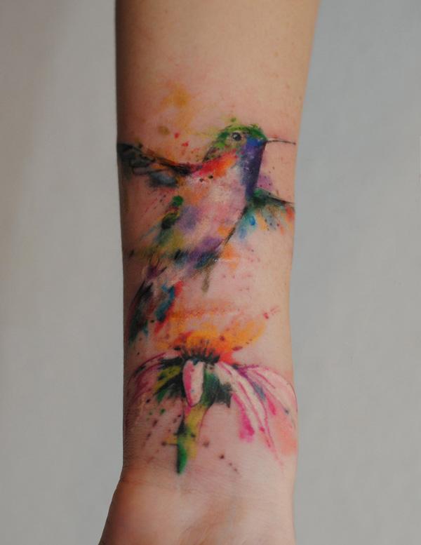 Kolibri Aquarell Blüten Tattoo