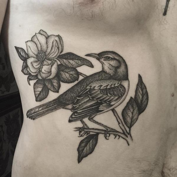 tetování na straně ptáka a květiny-64