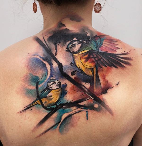 Aquarell Blaumeise im Flug Vögel Rücken Tattoo für Männer