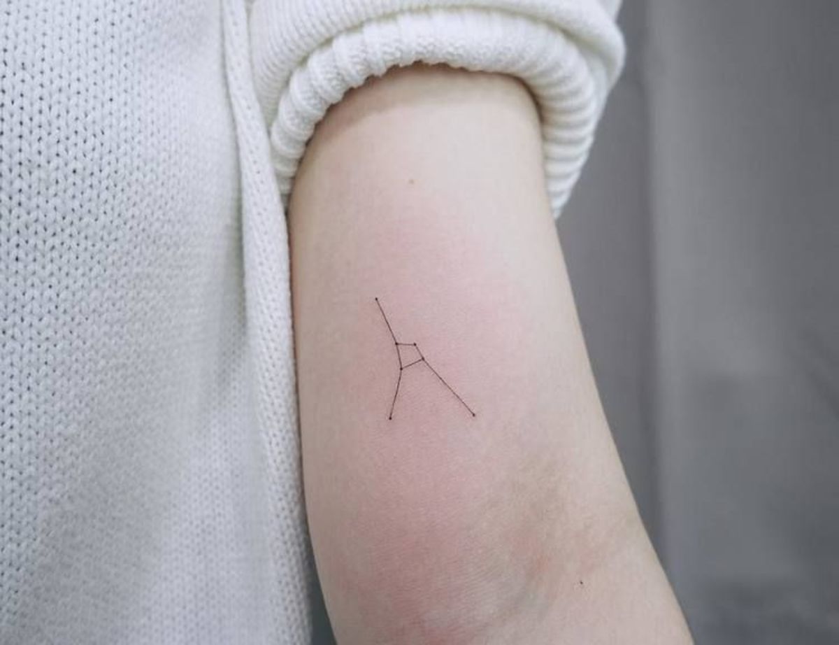 Krebs-Konstellation-Tattoo-auf-dem-Arm
