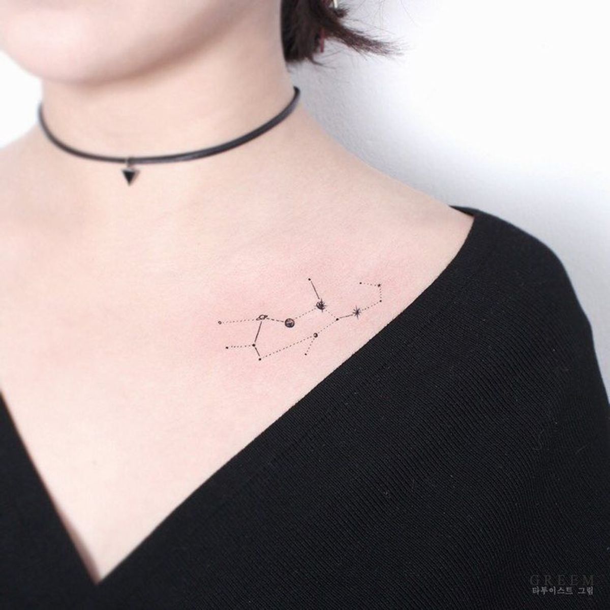 Stilisierte-Jungfrau-Konstellation-Tattoo