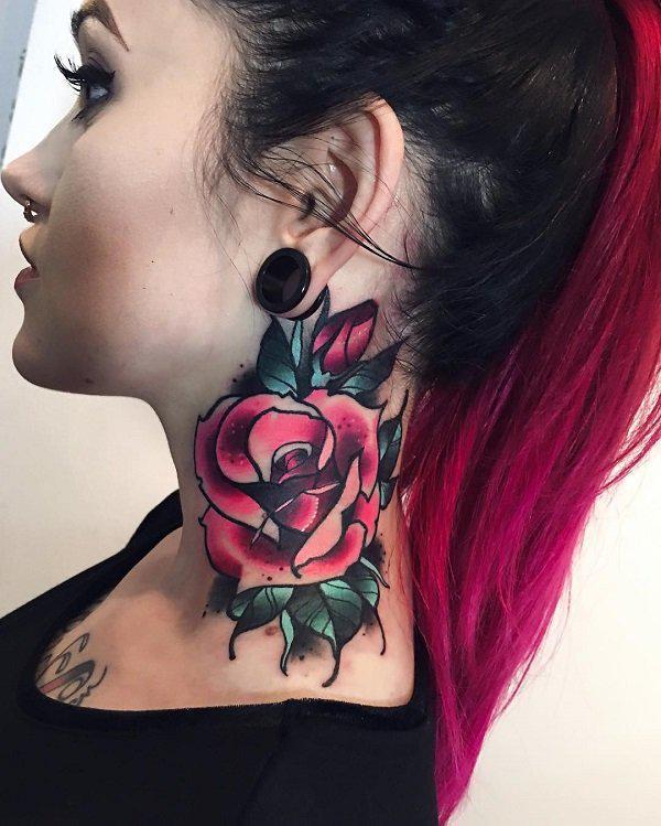 Rose Tattoo am Hals