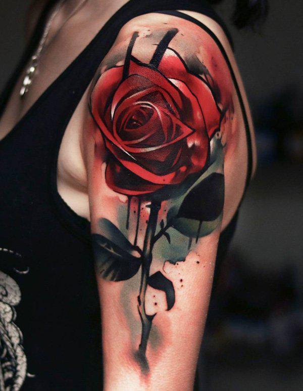Rote Rose am Ärmel Tattoo