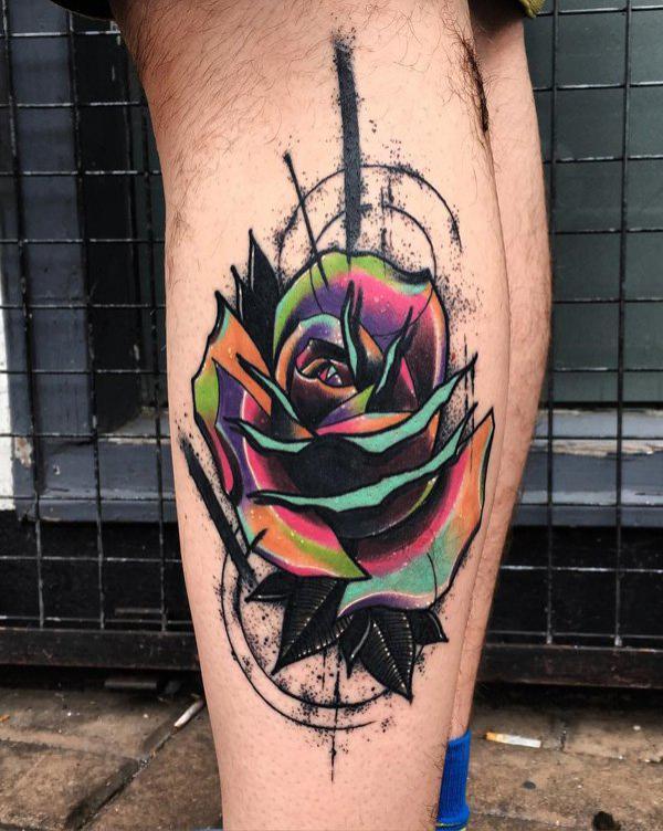 Rose Tattoo am Bein im Mixed Media Stil für Männer