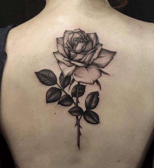 Rose symetrie tetování přes páteř