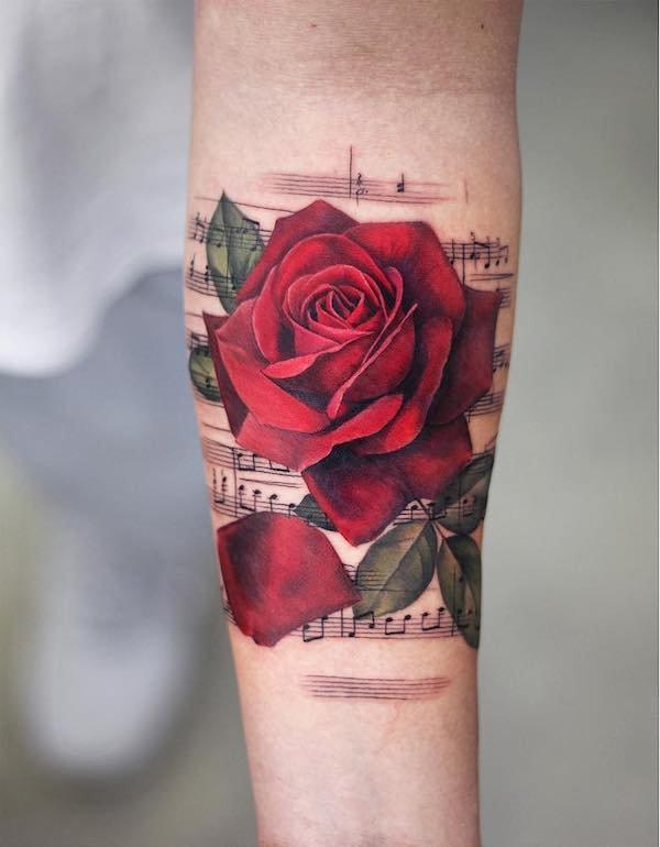 Music Rose Tattoo na paži