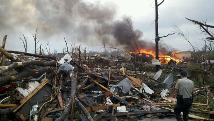 Im Jahr 2011 trafen 64 Tornados Mississippi, wobei ein 2,4 km breiter Tornados 65 Menschen tötete.