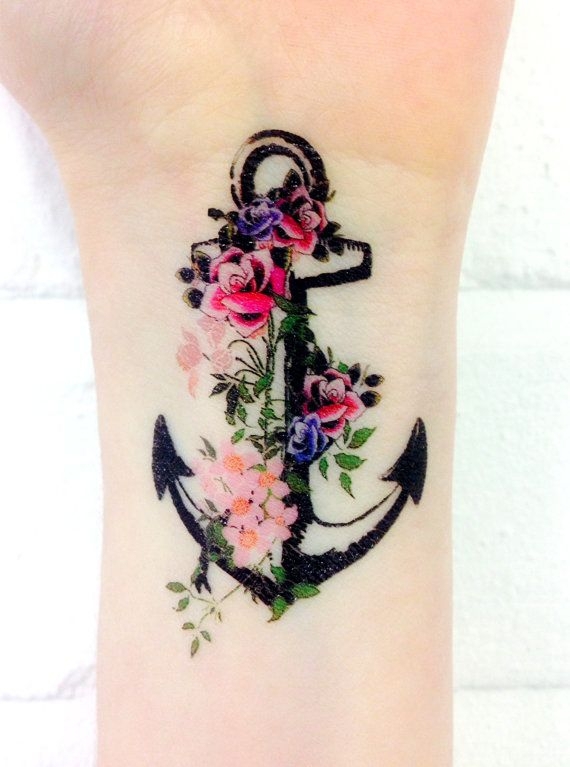 141 tetování a návrhů na zápěstí, díky kterým budete žárlit
