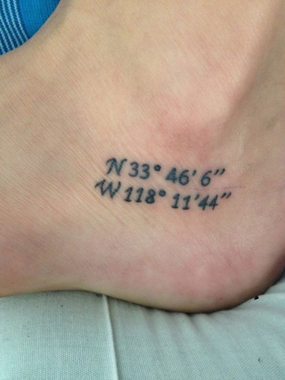 147 návrhů Foot Tattoo, které vám pomohou zanechat strmější stopu