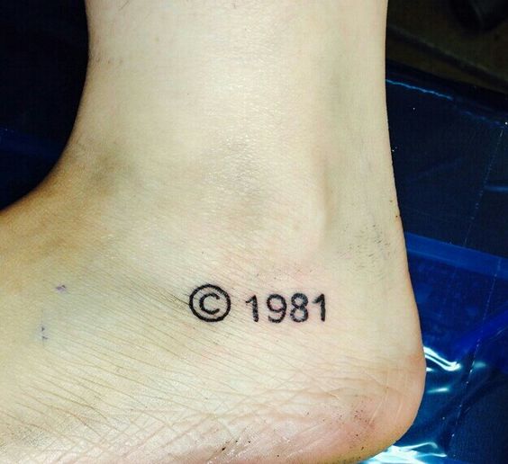 147 návrhů Foot Tattoo, které vám pomohou zanechat strmější stopu