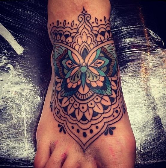 147 návrhů Foot Tattoo, které vám pomohou zanechat strmější stopu